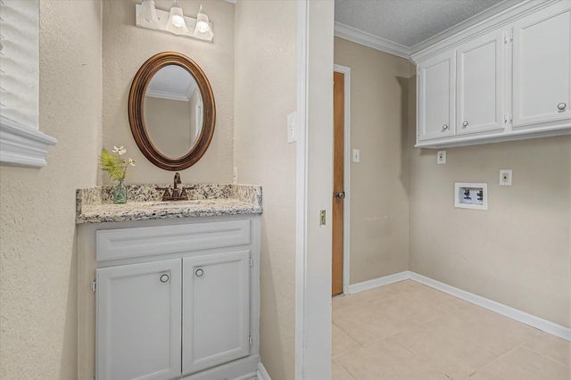 131 Lily Street, Lake Jackson, TX 77566