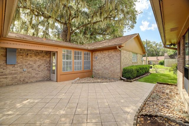 131 Lily Street, Lake Jackson, TX 77566