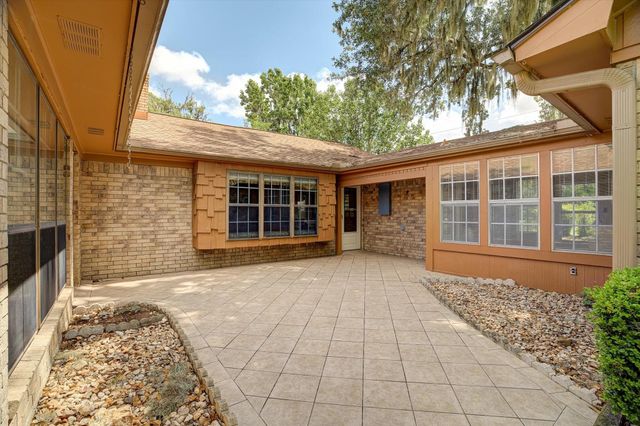 131 Lily Street, Lake Jackson, TX 77566