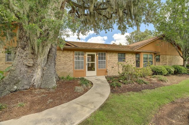 131 Lily Street, Lake Jackson, TX 77566