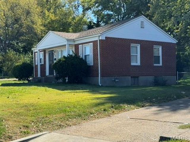 840 Pershall Road, Florissant, MO 63031