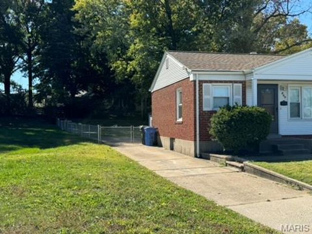 840 Pershall Road, Florissant, MO 63031