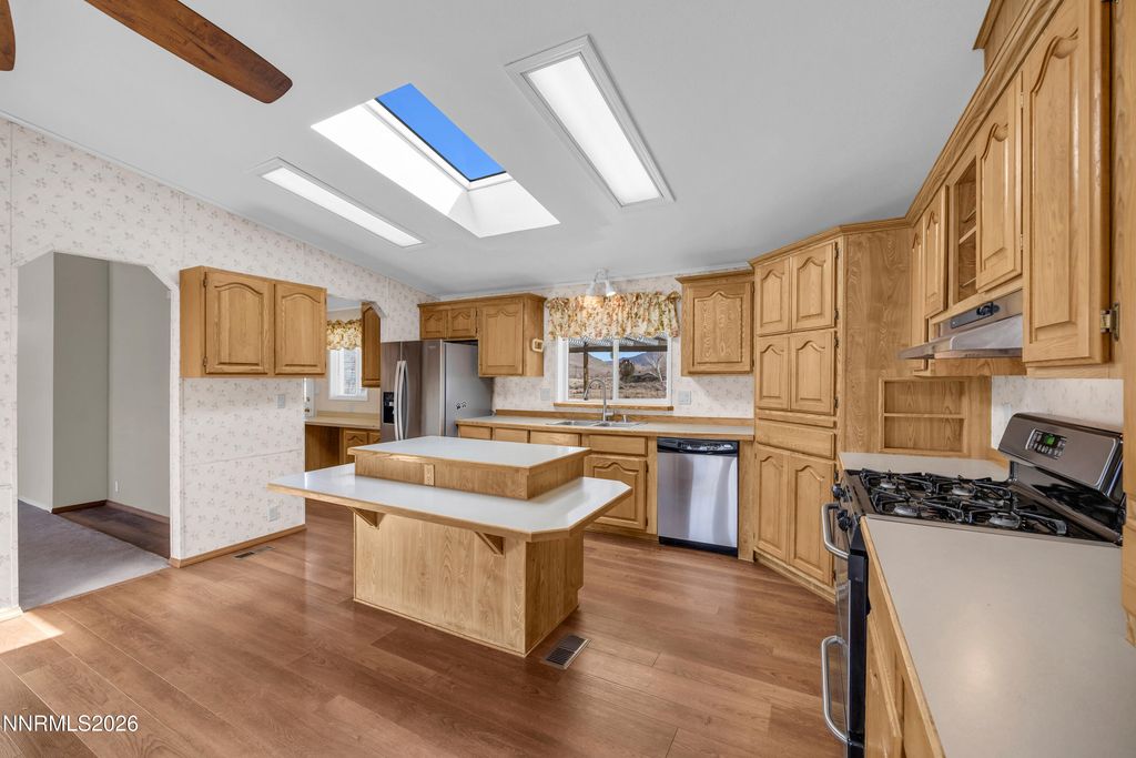 Image 15 of property listing at 164 El Dorado Avenue, Dayton, NV 89403