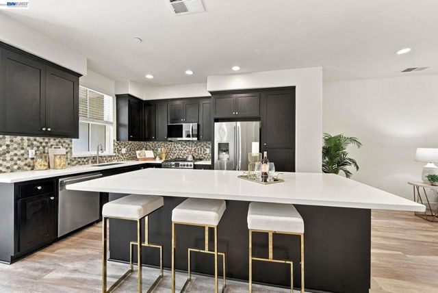 33483 Alvarado Niles Rd, Union City, CA 94587