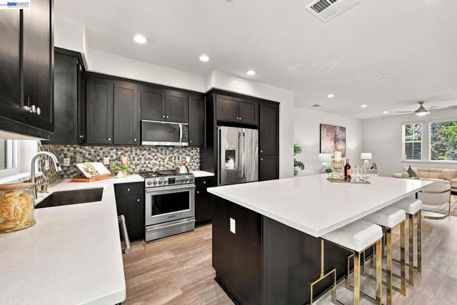33483 Alvarado Niles Rd, Union City, CA 94587