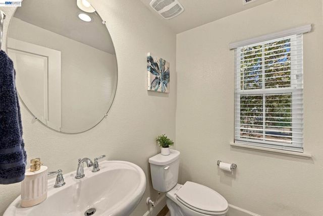 33483 Alvarado Niles Rd, Union City, CA 94587