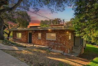 5401 Leona Street, Oakland, CA 94619