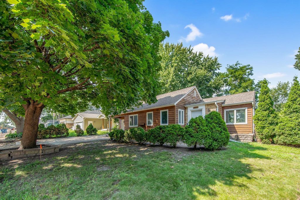 447 Bernard Street E, West Saint Paul, MN 55118
