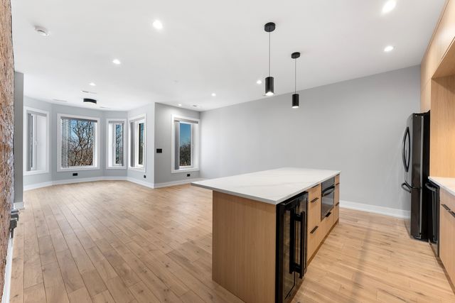 7724 N EASTLAKE Terrace 1, Chicago, IL 60626