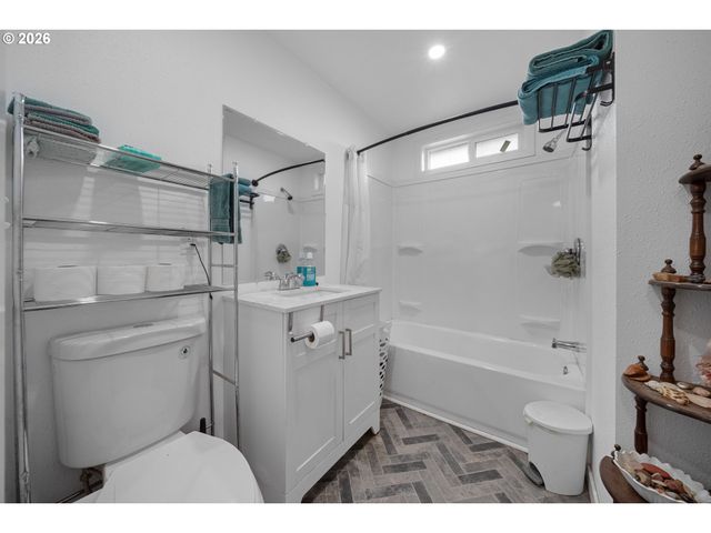 42737 ELLMOR Ln, Port Orford, OR 97465
