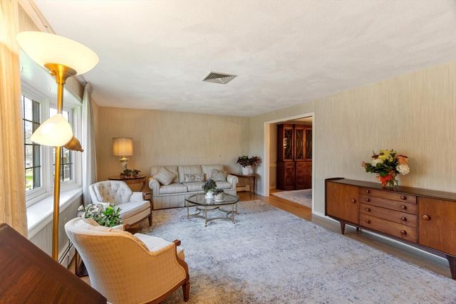 15 Kennel Hill Drive, Beverly, MA 01915