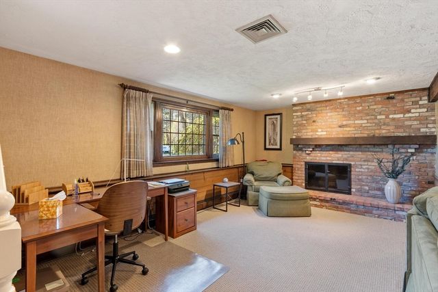 15 Kennel Hill Drive, Beverly, MA 01915