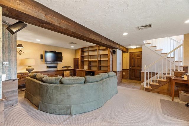 15 Kennel Hill Drive, Beverly, MA 01915