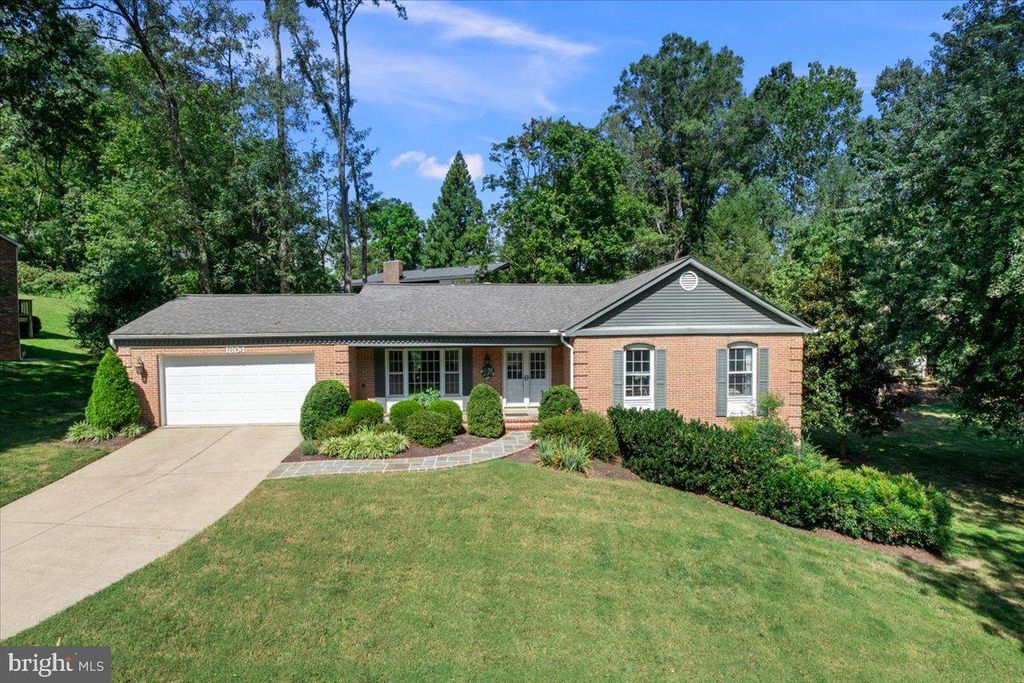 1804 MASON HILL DR, Alexandria, VA 22307