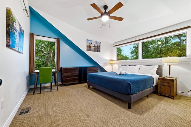 2110 De Verne ST, Austin, TX 78704
