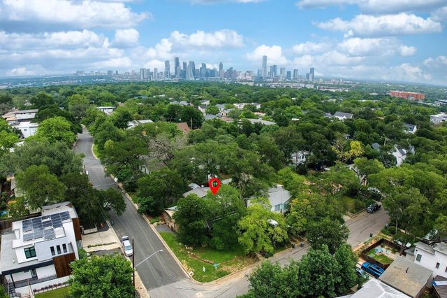 2110 De Verne ST, Austin, TX 78704