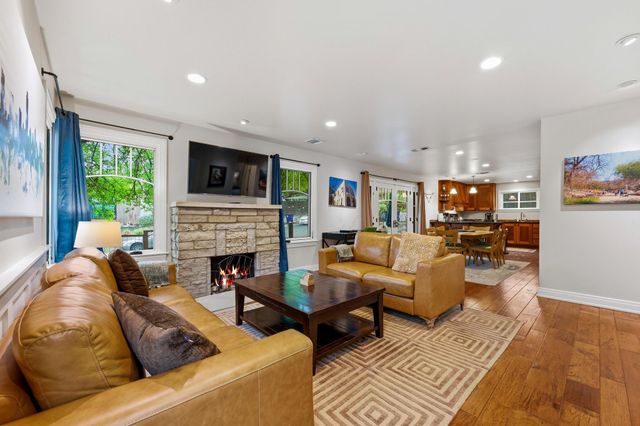 2110 De Verne ST, Austin, TX 78704