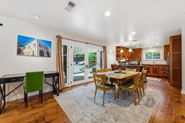 2110 De Verne ST, Austin, TX 78704