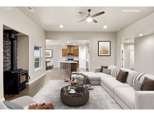 909 DURHAM Ave, Sutherlin, OR 97479