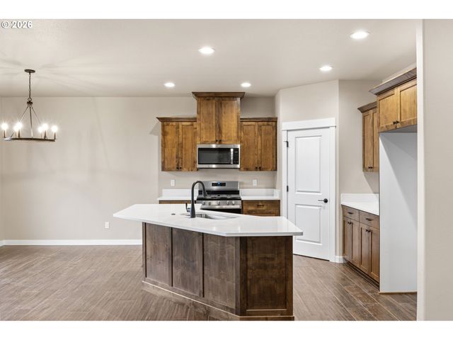 909 DURHAM Ave, Sutherlin, OR 97479