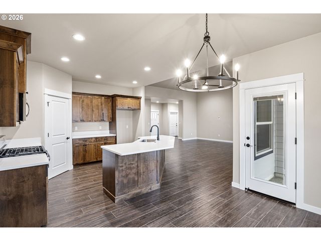 909 DURHAM Ave, Sutherlin, OR 97479