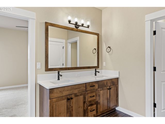 909 DURHAM Ave, Sutherlin, OR 97479