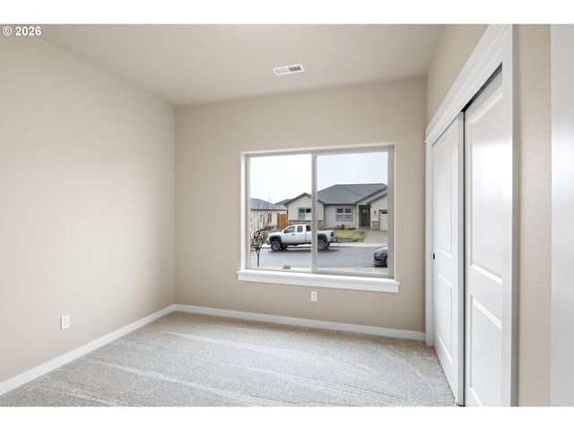 909 DURHAM Ave, Sutherlin, OR 97479