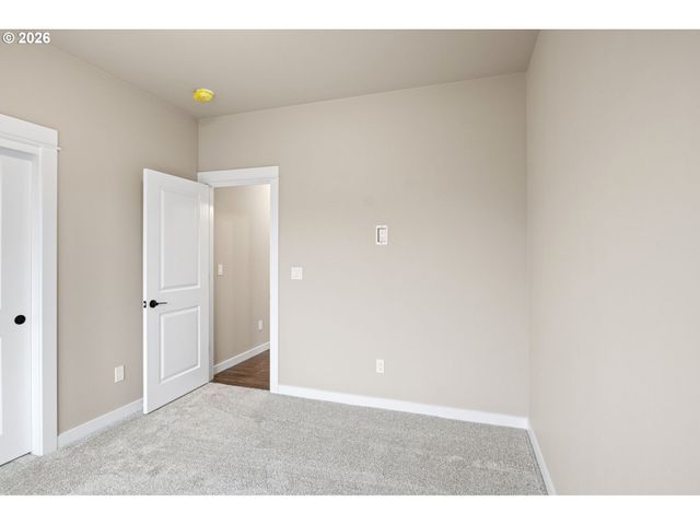 909 DURHAM Ave, Sutherlin, OR 97479