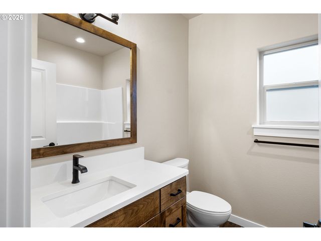 909 DURHAM Ave, Sutherlin, OR 97479