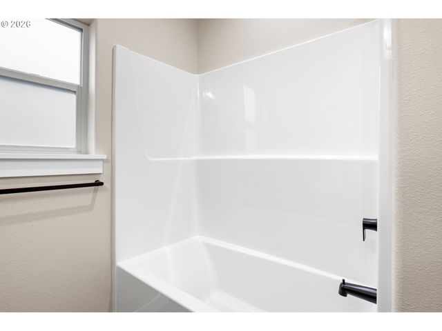 909 DURHAM Ave, Sutherlin, OR 97479