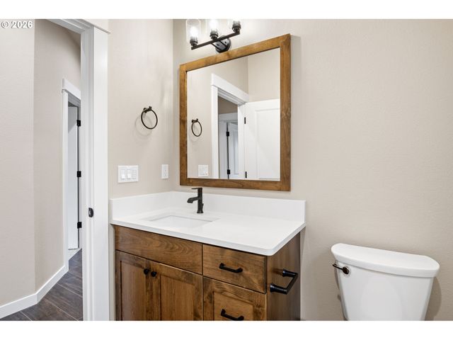 909 DURHAM Ave, Sutherlin, OR 97479