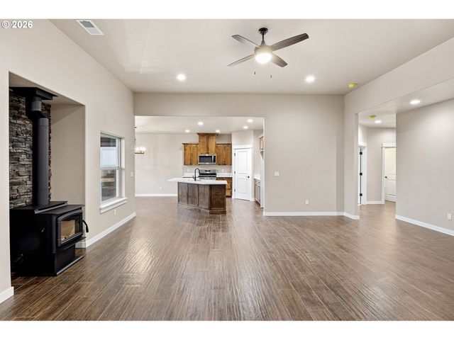 909 DURHAM Ave, Sutherlin, OR 97479