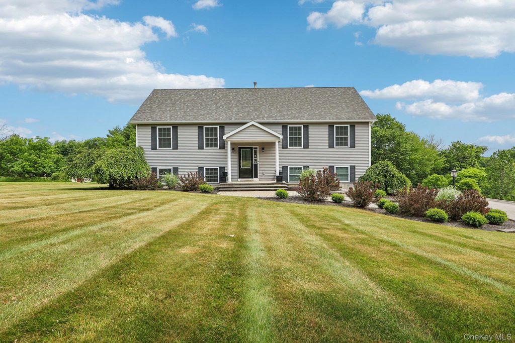 4 Lira Street, Wallkill, NY 12589