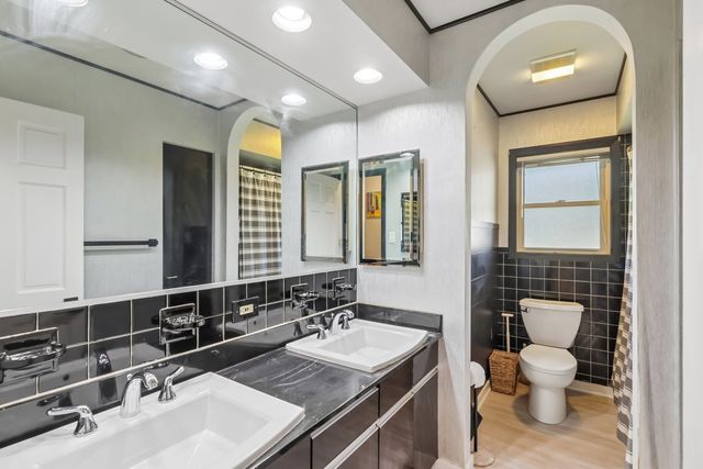 511 Walnut Lane, Elk Grove Village, IL 60007