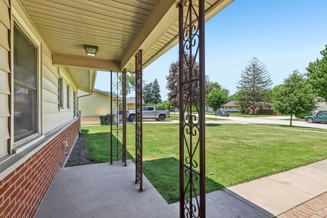 511 Walnut Lane, Elk Grove Village, IL 60007