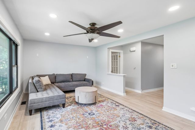 511 Walnut Lane, Elk Grove Village, IL 60007