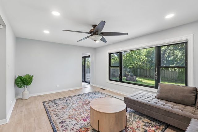 511 Walnut Lane, Elk Grove Village, IL 60007