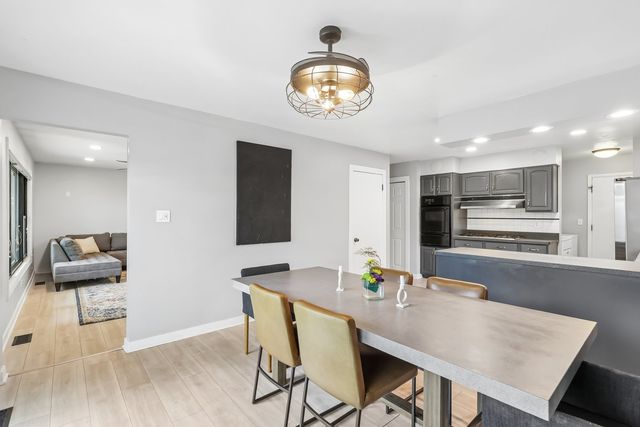 511 Walnut Lane, Elk Grove Village, IL 60007