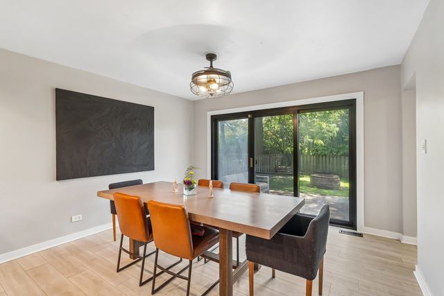 511 Walnut Lane, Elk Grove Village, IL 60007