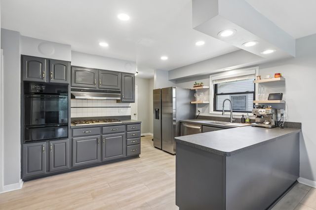 511 Walnut Lane, Elk Grove Village, IL 60007