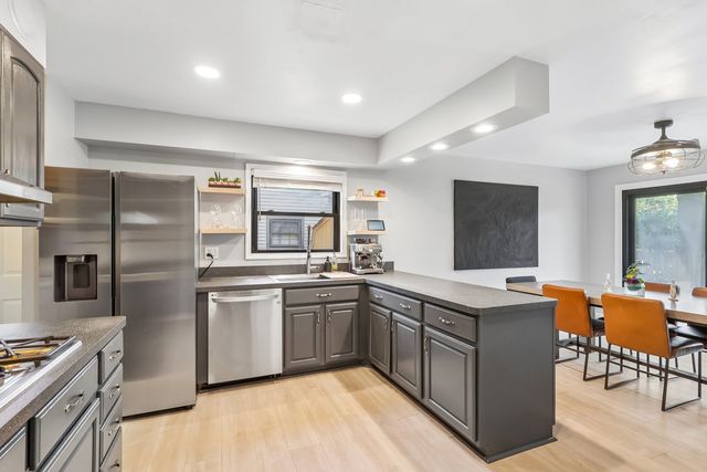 511 Walnut Lane, Elk Grove Village, IL 60007