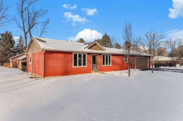 505 Quinlan Avenue N, Lakeland, MN 55043