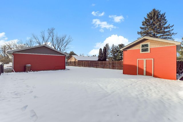 505 Quinlan Avenue N, Lakeland, MN 55043