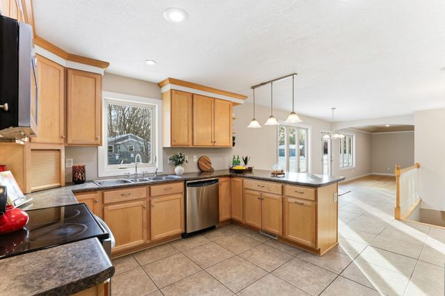 505 Quinlan Avenue N, Lakeland, MN 55043