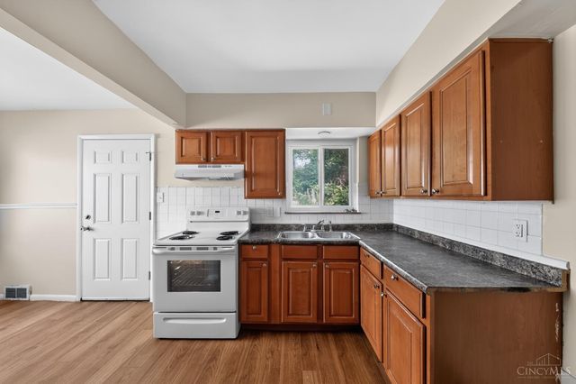 1703 Ashbrook Drive, Cincinnati, OH 45238