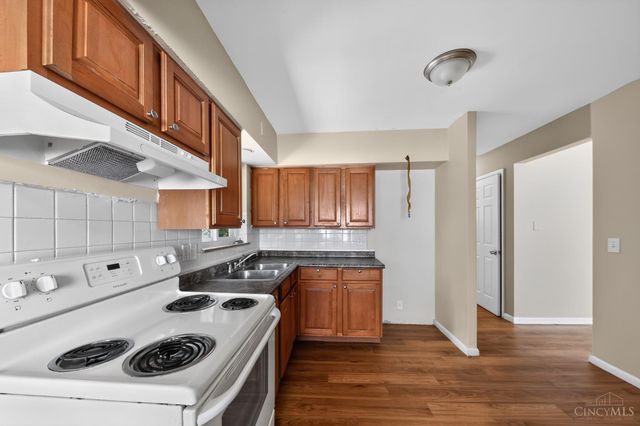 1703 Ashbrook Drive, Cincinnati, OH 45238