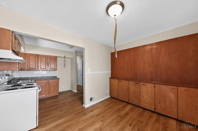 1703 Ashbrook Drive, Cincinnati, OH 45238