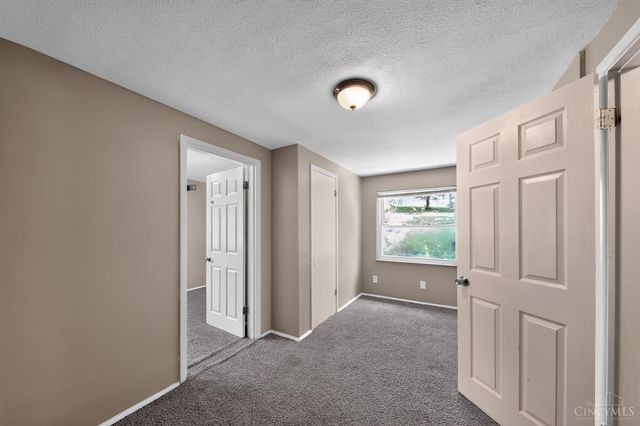 1703 Ashbrook Drive, Cincinnati, OH 45238