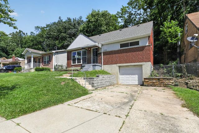 1703 Ashbrook Drive, Cincinnati, OH 45238
