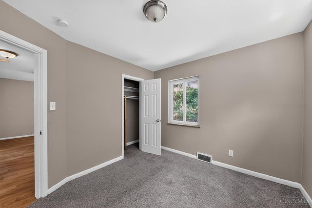 1703 Ashbrook Drive, Cincinnati, OH 45238